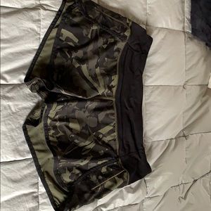 Lululemon Camo Speed up shorts- 6